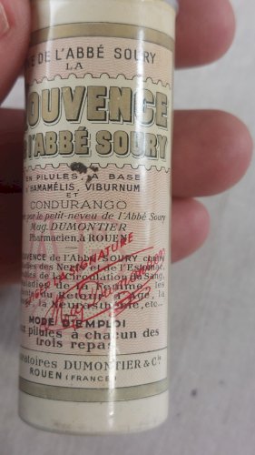Lot d'anciens flacons / boîte de pharmacie, publicitaire, en tôle ^