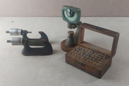 Lot of vintage watchmaker tools, micrometers, comparator, Bergeon Tavannes, Cary