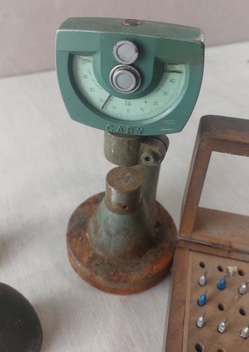 Lot d'anciens outils horloger, micromètres, comparateur, Bergeon Tavannes, Cary