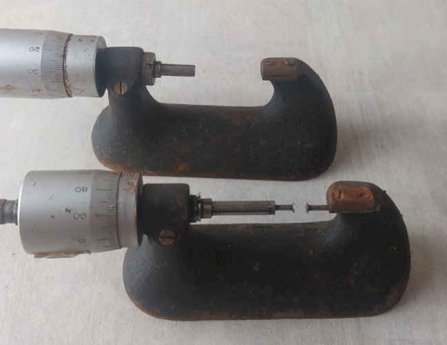 Lot d'anciens outils horloger, micromètres, comparateur, Bergeon Tavannes, Cary