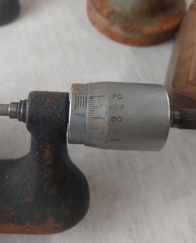 Lot d'anciens outils horloger, micromètres, comparateur, Bergeon Tavannes, Cary