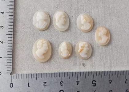 Lot d'anciens petits camées miniature, sans armature ^