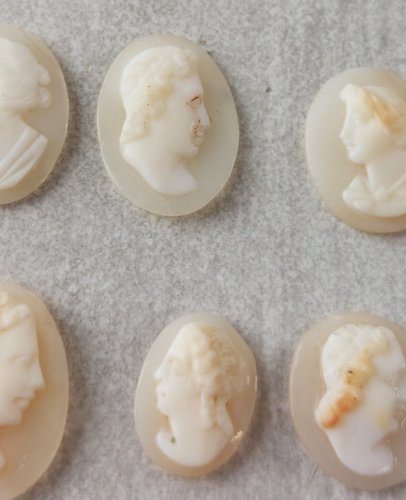 Lot d'anciens petits camées miniature, sans armature ^