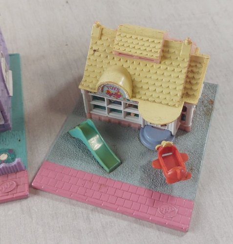 Lot d'anciens Polly Pocket, chapelle mariage + magasin de jouet, Bluebird