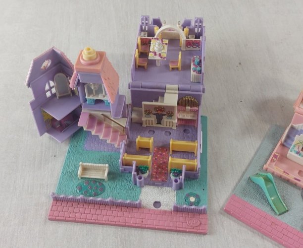Lot d'anciens Polly Pocket, chapelle mariage + magasin de jouet, Bluebird