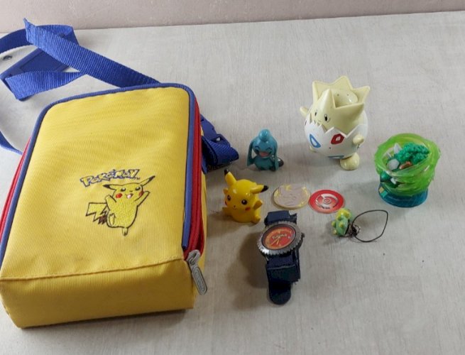 Lot d'anciens produits dérivés, Pokémon, vintage