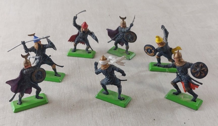 Lot d'anciens soldats, chevaliers / Moyen Age, Britains Deetail