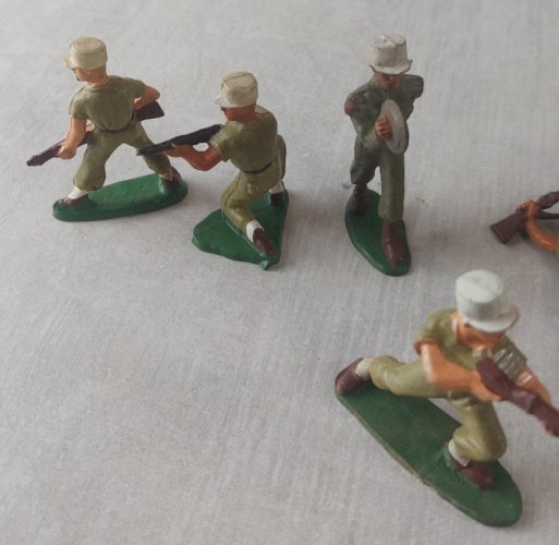 Lot d'anciens soldats en plastique, Légionnaire, Starlux