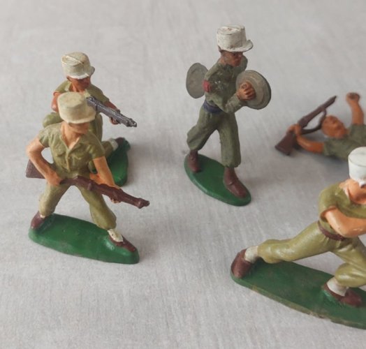 Lot d'anciens soldats en plastique, Légionnaire, Starlux