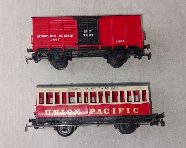 Lot d'anciens wagons / voitures, Union Pacific + Missouri Pacific, Piko, en HO
