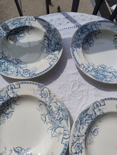 Lot d'assiettes kg Lunéville griffon 