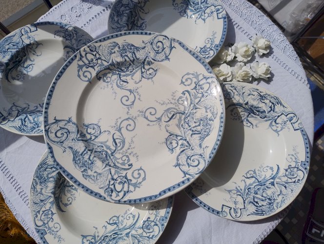 Lot d'assiettes kg Lunéville griffon 