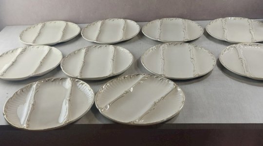 Lot de 10 anciennes assiettes à asperges, en céramique de Sarreguemines