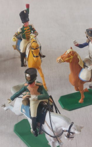 Lot de 10 anciennes figurines soldats / cavaliers, Historex, en plastique