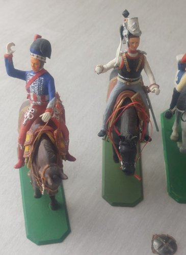 Lot de 10 anciennes figurines soldats / cavaliers, Historex, en plastique