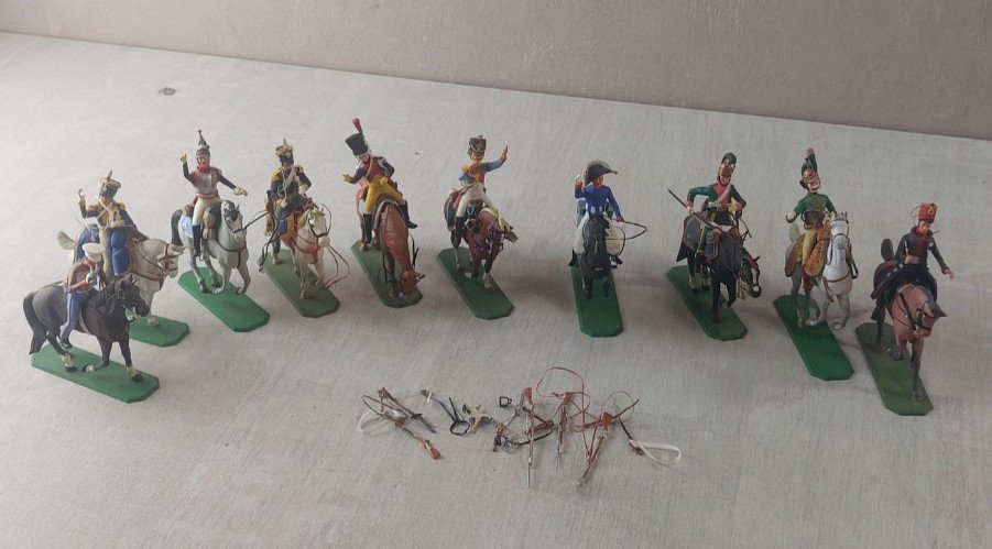 Lot de 10 anciennes figurines soldats / cavaliers, Historex, en plastique