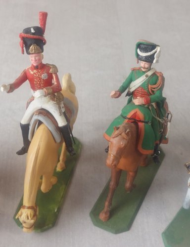 Lot de 10 anciennes figurines soldats / cavaliers, Historex, en plastique