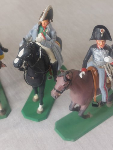 Lot de 10 anciennes figurines soldats / cavaliers, Historex, en plastique