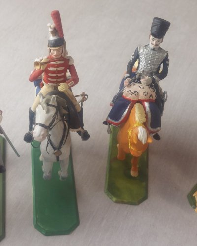 Lot de 10 anciennes figurines soldats / cavaliers, Historex, en plastique