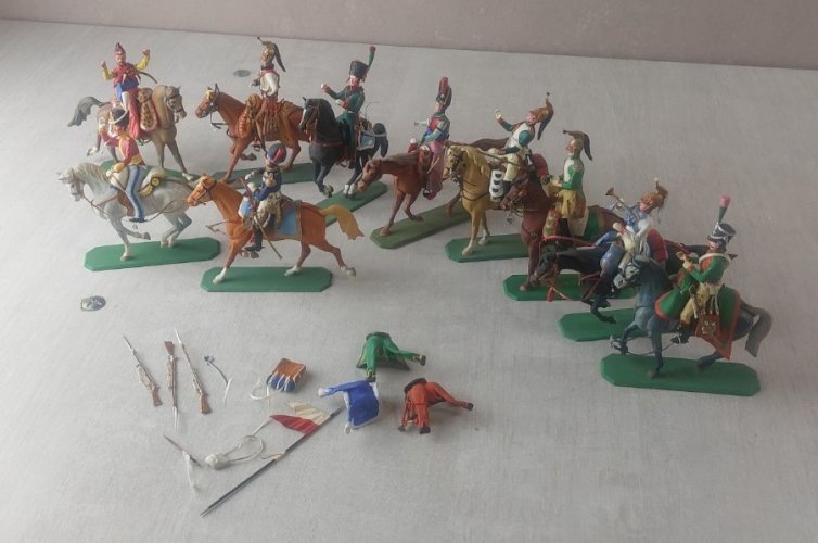 Lot de 10 anciennes figurines soldats / cavaliers, Historex, en plastique