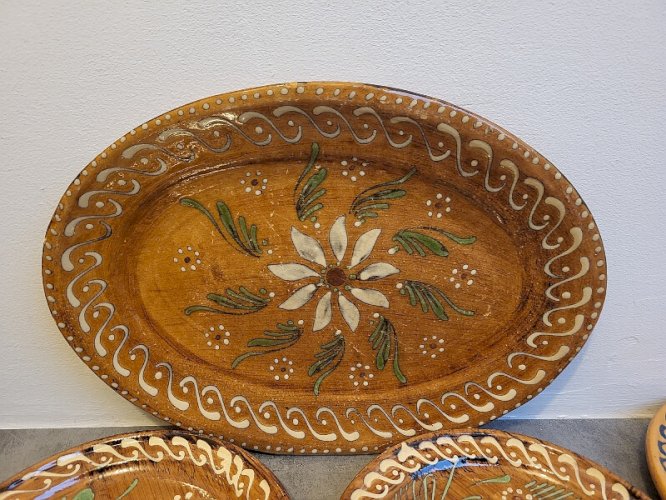 LOT DE 10 ASSIETTES + 1 PLAT EN TERRE VERNISSEE D'ALSACE