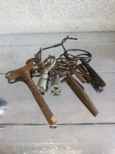 lot de 10 cles ancienne dhorloge? en etat dusage