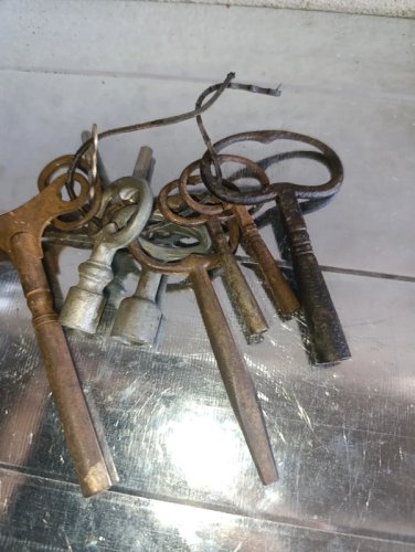 lot de 10 cles ancienne dhorloge? en etat dusage