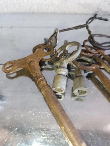 lot de 10 cles ancienne dhorloge? en etat dusage