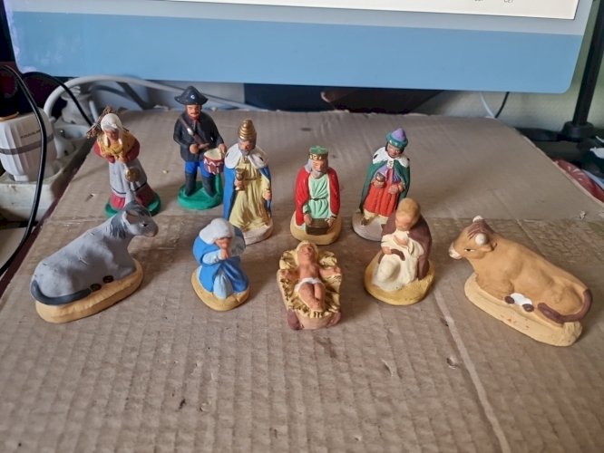 Lot De 10 santons , creche complete  CHAVE