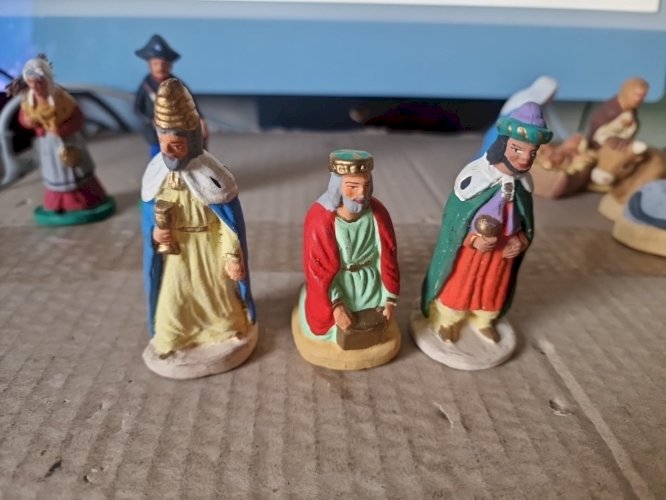 Lot De 10 santons , creche complete  CHAVE