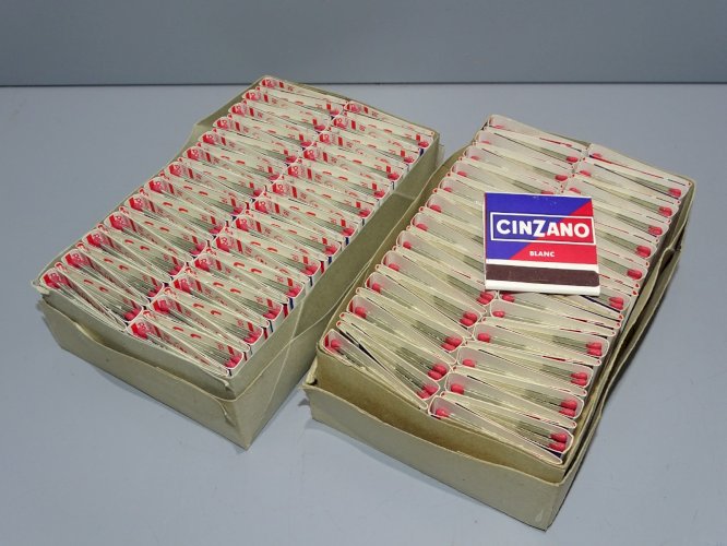 -LOT de 100 PAQUETS DALLUMETTES PUBLICITAIRES PUB CINZANO BLANC BISTROT    D