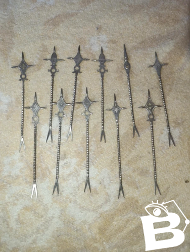 lot de 11 anciens petits piques touareg ? en bon etat
