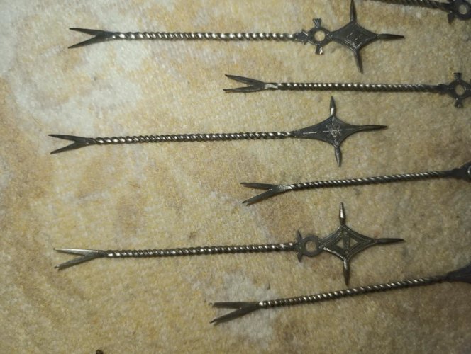 lot de 11 anciens petits piques touareg ? en bon etat