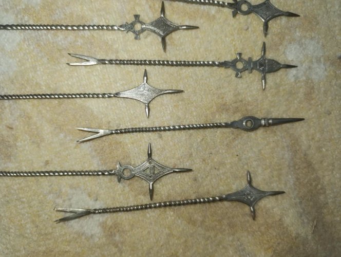 lot de 11 anciens petits piques touareg ? en bon etat