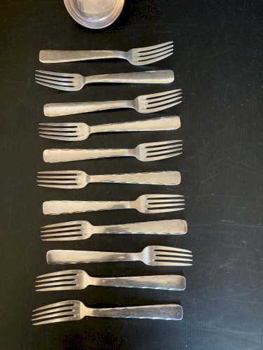 Lot de 11 fourchettes + louche  en métal argenté poinçon 84 gr et 10 gr
