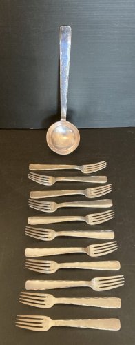 Lot de 11 fourchettes + louche  en métal argenté poinçon 84 gr et 10 gr