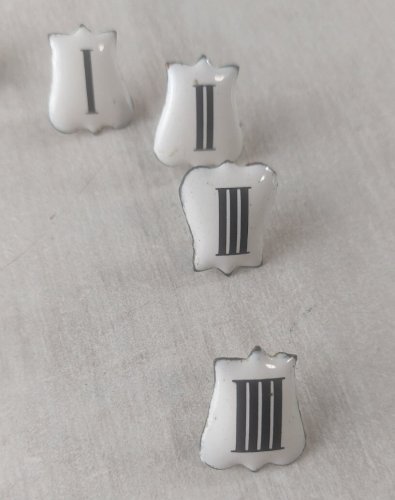 Lot de 12 anciennes plaques / chiffres romains émaillés, pour horloge