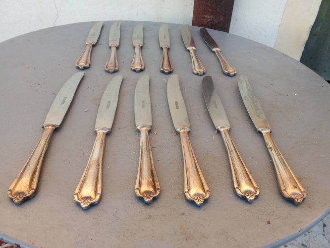 Lot de 12 couteaux de table