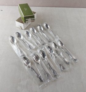 Lot de 12 cuillères à dessert, décor Marly, en métal argenté, Christofle ^