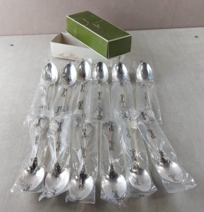 Lot de 12 cuillères à soupe, décor Marly, en métal argenté, Christofle ^