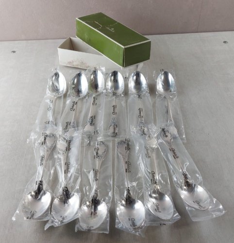 Lot de 12 cuillères à soupe, décor Marly, en métal argenté, Christofle ^
