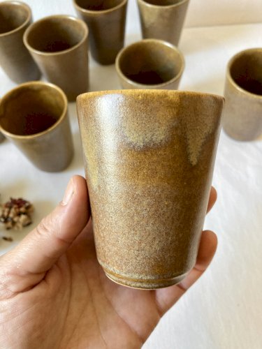 Lot de 12 gobelets en grès émaillé, Grès Pots Digoin