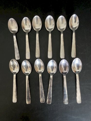 Lot de 12 petites cuilleres en métal argenté poinçon 18gr