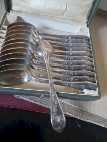 LOT DE 12 Petites  Cuilleres  METAL ARGENTE