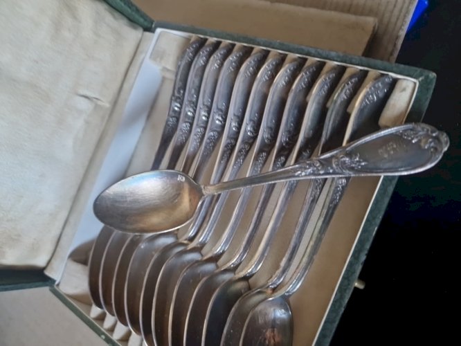LOT DE 12 Petites  Cuilleres  METAL ARGENTE