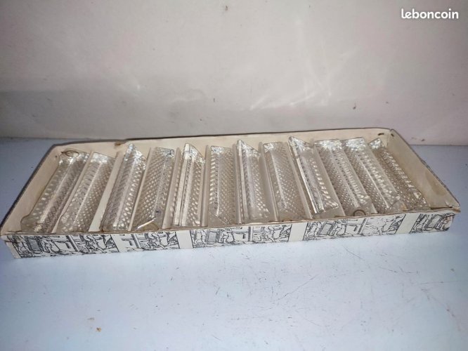 Lot de 12 portes couteaux vintage en cristal made in Hongrie en bon etat (made in chiner)