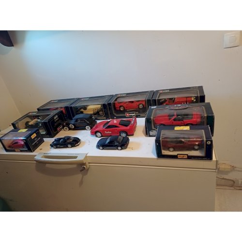 Lot de 12 Voitures Burago Métal