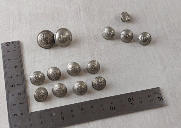 Lot de 14 anciens boutons, chemins de fer Est