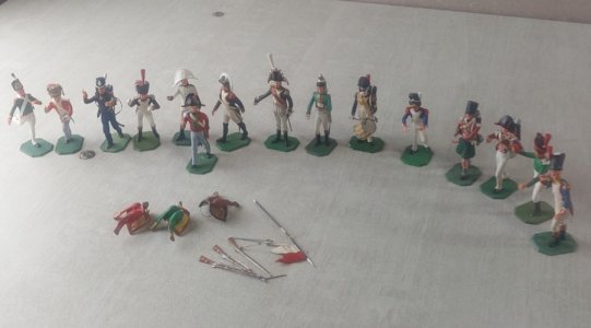 Set of 15 vintage soldier figurines, Historex, plastic, 1/32