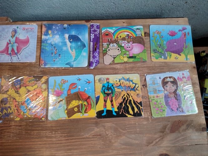 Lot de 15 puzzle entre de 20 et 25 pièces sous film